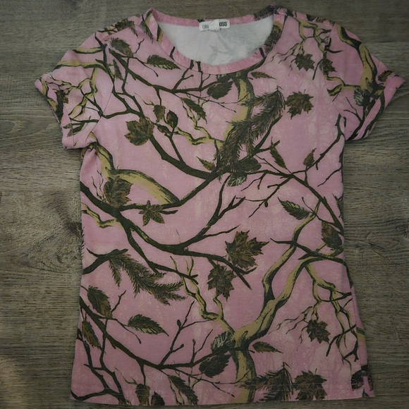 Camo Tops - Coquette Pink Camo Tee • RealTree Style Forest Print • Bass Pro Shops • M